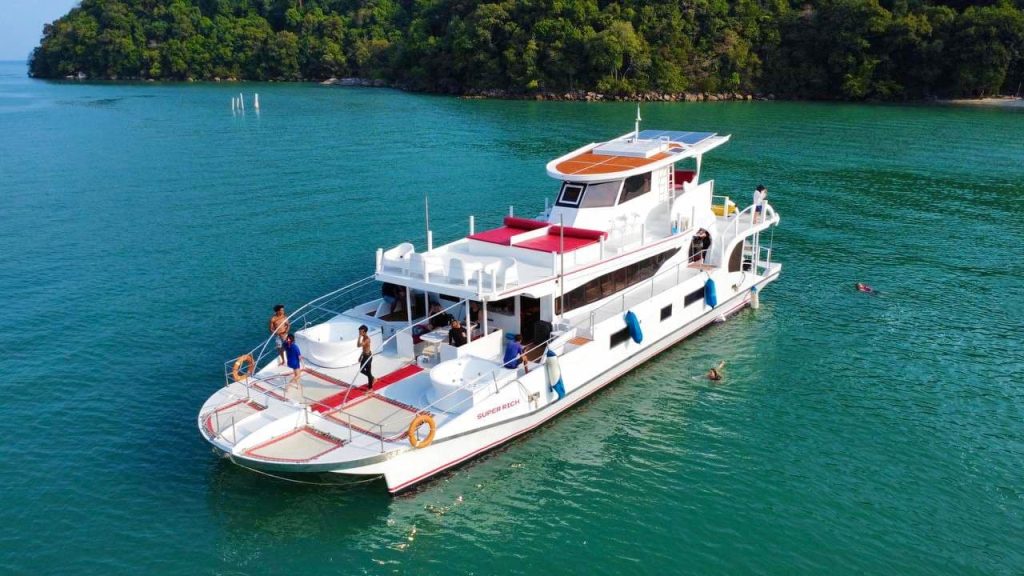 tempat menarik langkawi night cruise